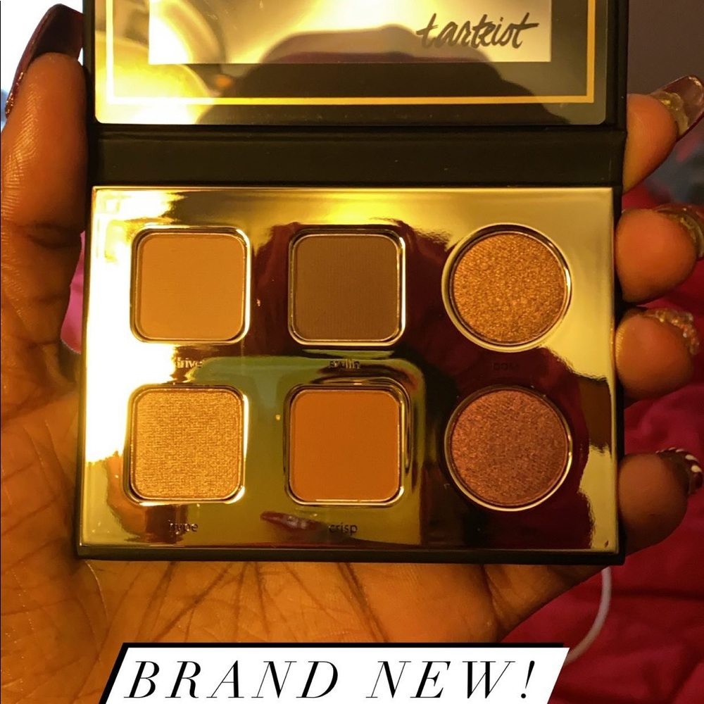 Makeup (eye shadow)